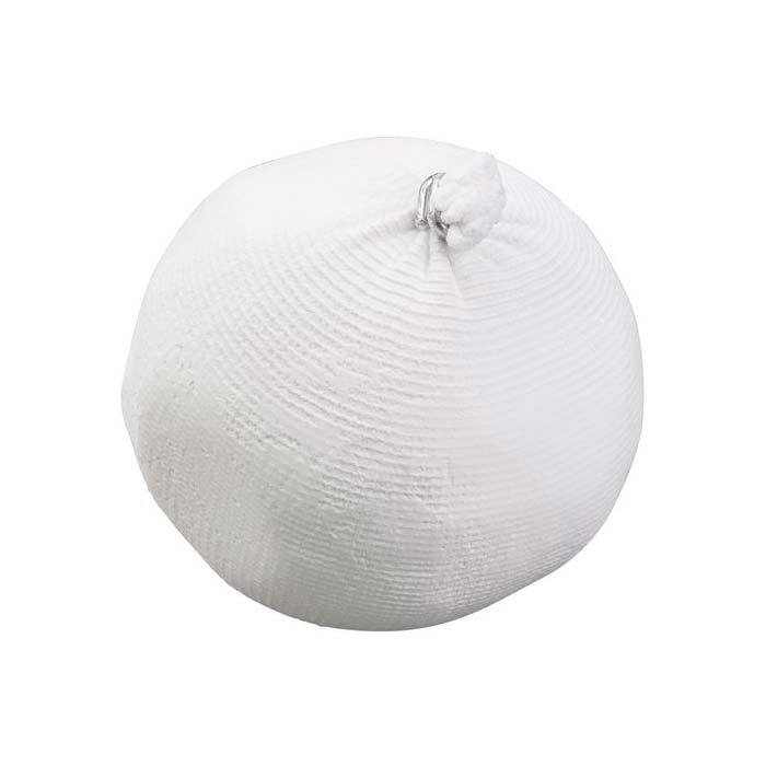 Das Bild zeigt den Chalkball Austrialpin. Einen Ball aus dichtem Kunststoffgewebe der mit MAgnesium gefüllt ist. Er liegt in Bildmitte, das zusammengebundene Ende des Gewebes steht nach oben.