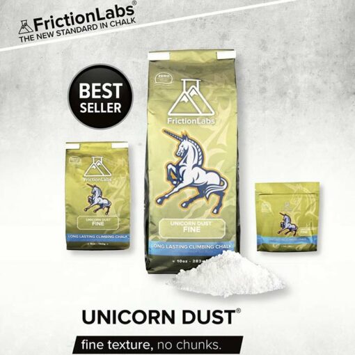 Das Bild zeigt die drei goldenen Packungen Frictionlabs Unicorn Dust Chalk. Man sieht sie jeweils aufrecht stehend von der Vorderseite mit dem Logo, dem Einhorn und dem Produktnamen darunter.