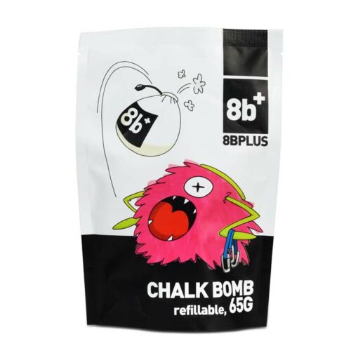 Das Bild zeigt eine Packung der 8bplus Chalk Bomb. Man sieht die Packung von vorne und erkennt viele Details. Wie die Comic Zeichnung eines Chalkball essenden Chalkbags, das 8bplus Logo und Text mit schwarzem Hintergrund.
