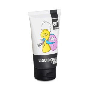 Das Bild zeigt eine Tube 8bplus Liquid Chalk. Man siegt das Produkt von der Seite und erkennt die Comic Zeichnung eines Chalkbags welches eine Tube ausdrückt, das 8b+ Logo sowie Text im schwarzen Balken.