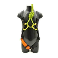 Das Bild zeigt den Kinder Klettergeschirr Kong GoGo. Er ist montiert auf einer schwarzen Puppe zu sehen. Man erkennt alle Produktdetails wie Schlaufen, Schnallen und Bänder.
