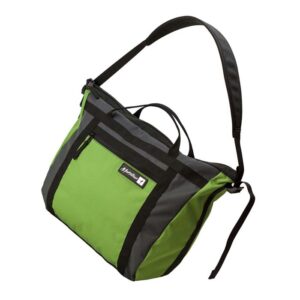 Das Bild zeigt die Metolius Gym Bag Bouldertasche. Der grüne Gym Bag ist auf einem weißem Quadrat zu sehen, man erkennt den ganzen Bag, die Front Tasche, dieTrageriemen, den Schultergürtel und das kleine Metolius Logo.