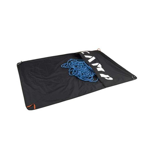 Das Bild zeigt eine schwarze Camp Rocky Carpet Seilplane mit einem blauen Seil auf einem weißem Quadrat.