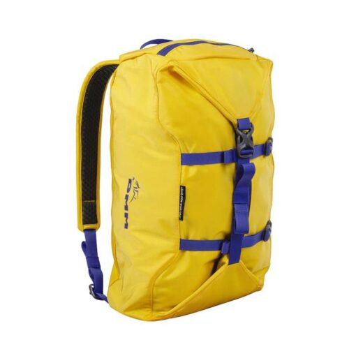 Das Bild zeigt den DMM Classic Rope Bag in der Farbe Gelb. Man sieht das Produkt mit den Kompressionsriemen und Schulterträgern.