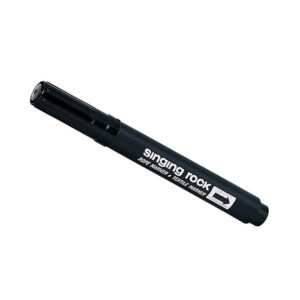 Das Bild zeigt einen schwarzen Ropemarker Stift von Singing Rock mit weißer Beschriftung.