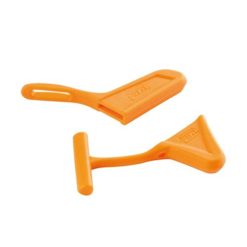 Das Bild zeigt die orangen Petzl Pick and Spike Protection Schutkappen für Eisgeräte nebeneinander in einem weißem Quadrat.