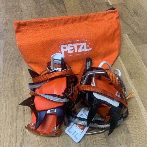 Petzl Steigeisentasche mit Cord-Tec Steigeisen.