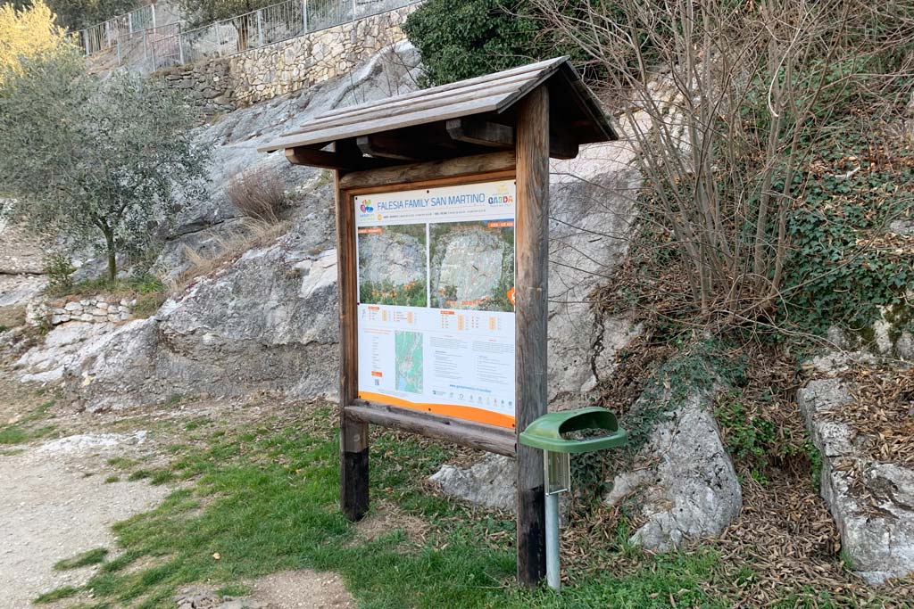 Klettergarten Info Tafel im Familien Klettergebiet San Martino in Arco.